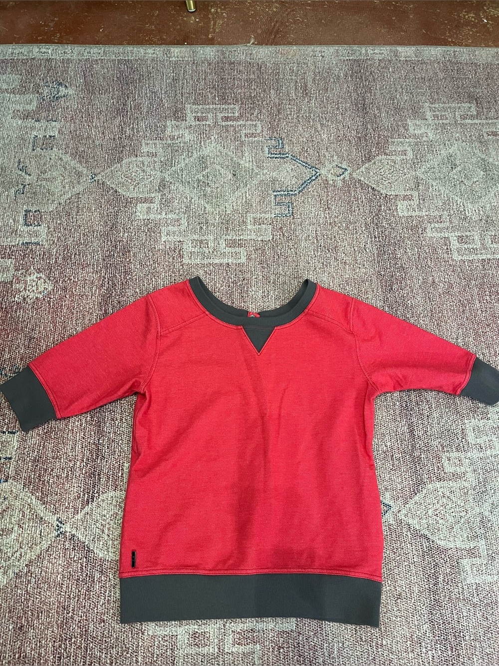 Lole 50spf 3/4 sleeve lightweight crewneck sweatshirt in red and grey size small